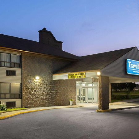 Travelodge By Wyndham Barrie Bagian luar foto